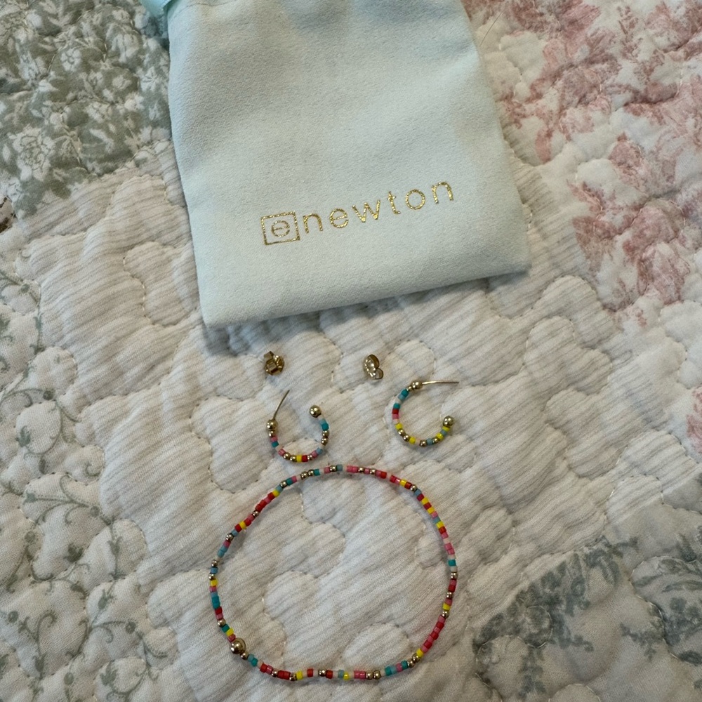 E Newton Bracelet And Earring Set